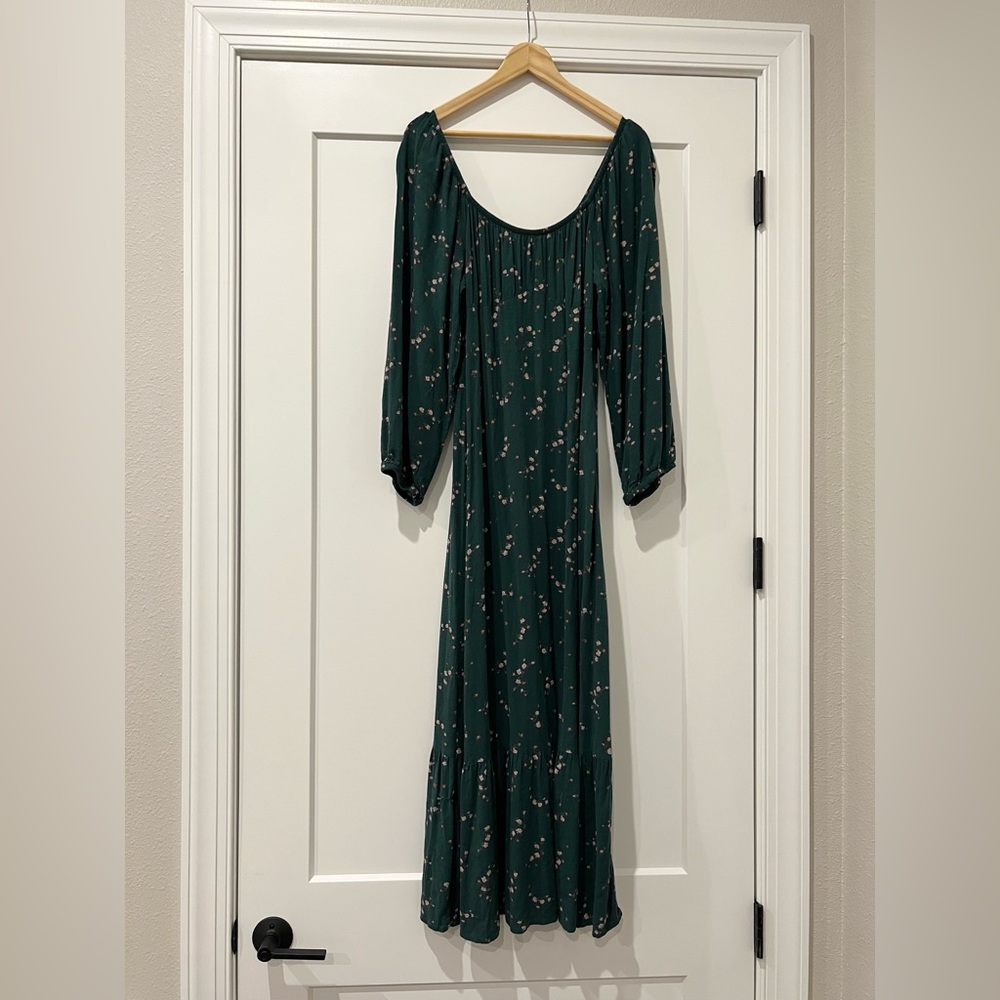 Gorgeous dress that can be dressed up or down!